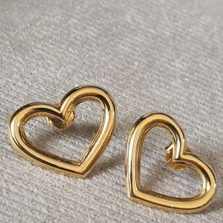 Minimal Heart Earring